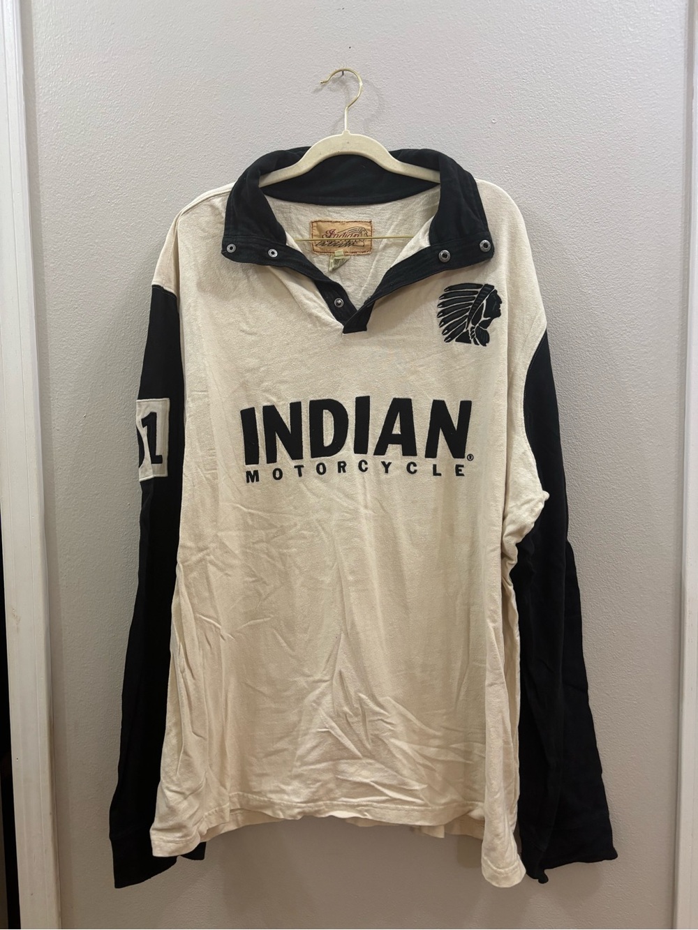 Indian Motorcycle Long-Sleeve Pullover Shirt in Cream & Black